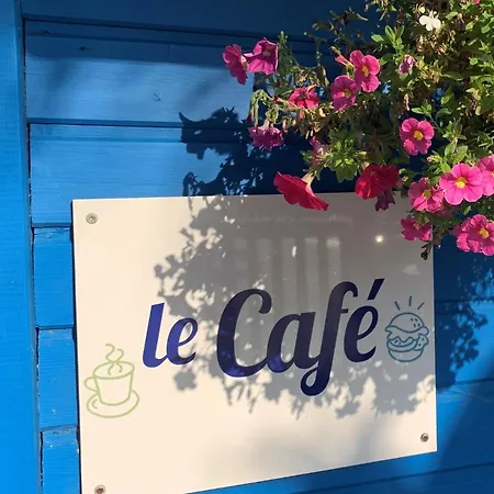 Espace Blue Ocean مكان تخييم 4*